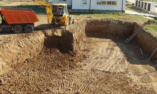 Рытье котлованов под фундамент в Киржаче – цена от 2548 руб. за м3 | 2Землекопа-Крж
